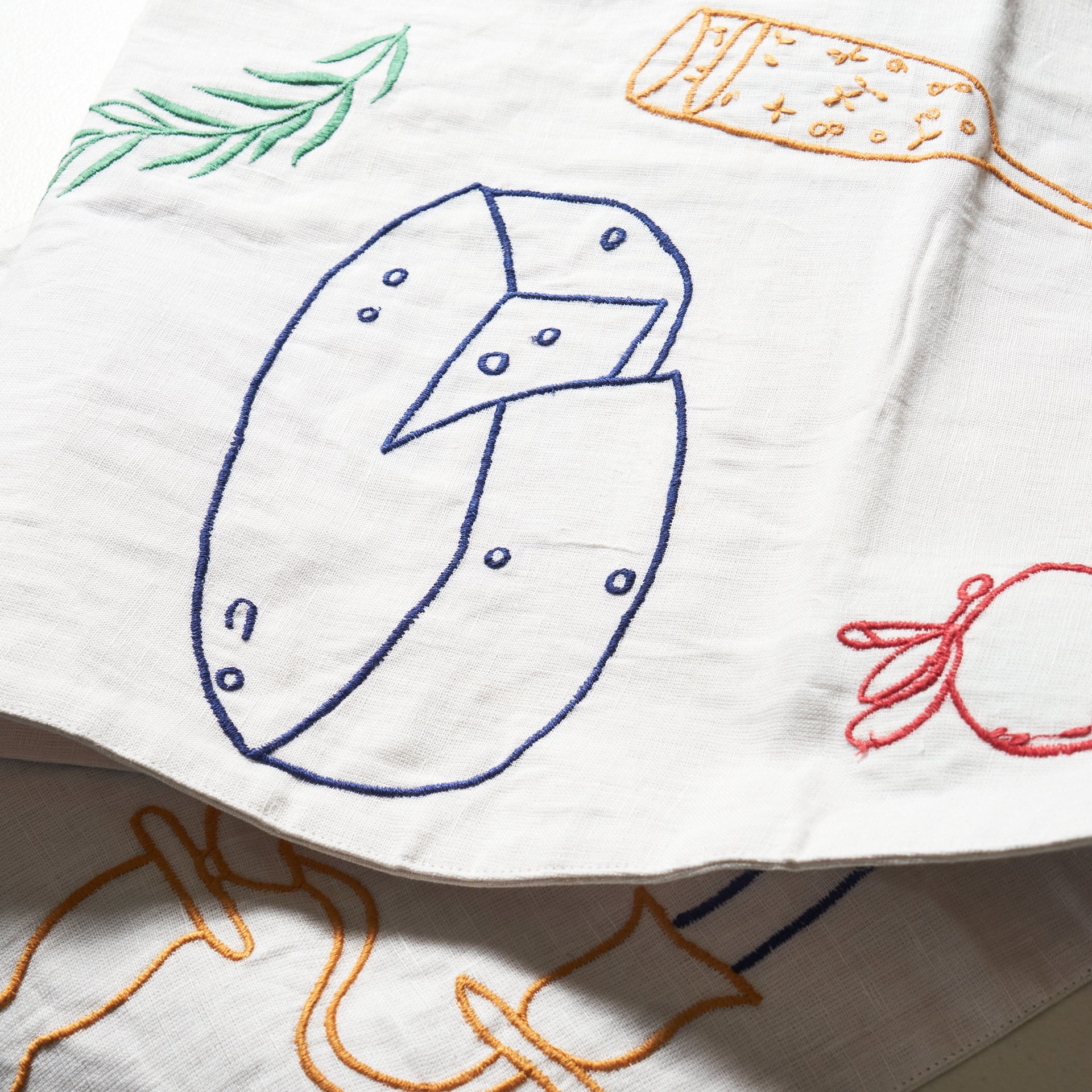 Fête Linen Embroidered Runner