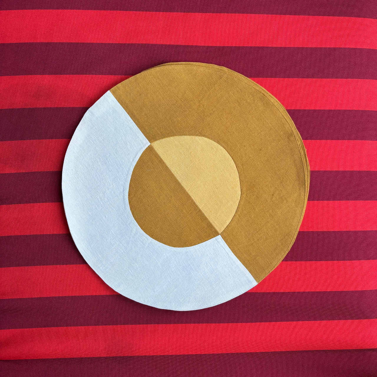 Bauhaus Round Placemat Set